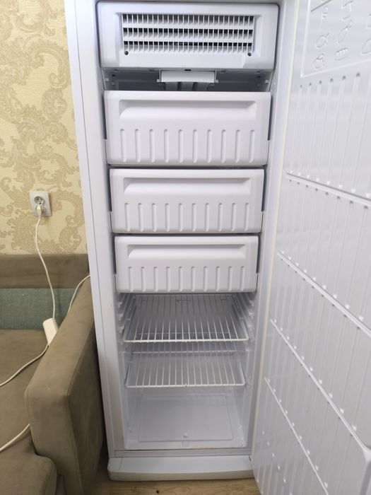 Продам морозильную камеру