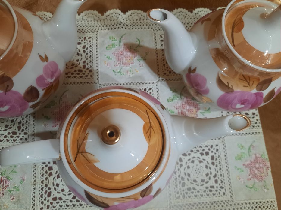 Абсолютно новый чайник(700мл), Дулевский фарфор, ручная роспись, зол