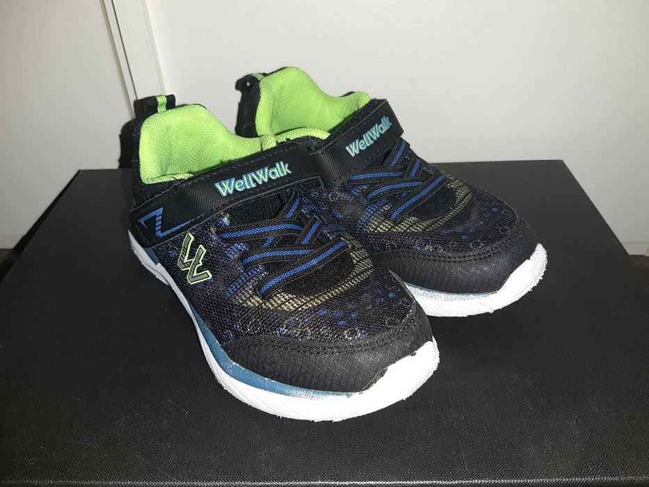 Adidasi ușori  mărimea 29