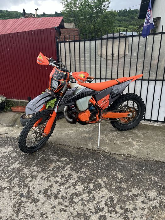 Vand Ktm exc 300 2t 2022 si Ktm exc 300 2t 2017
