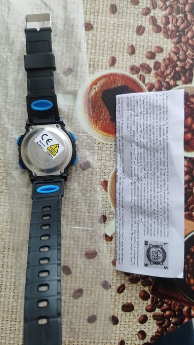 Спортен  електронен мъжки ежедневен часовник със синя светлина.