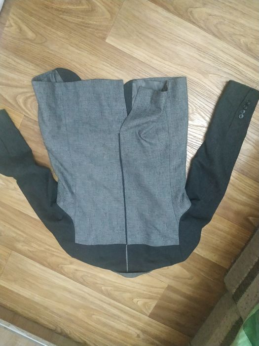Мужские пиджаки размер S.M. в хорошем состоянии отдам за150