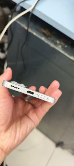 Honor 400 lite.  nok