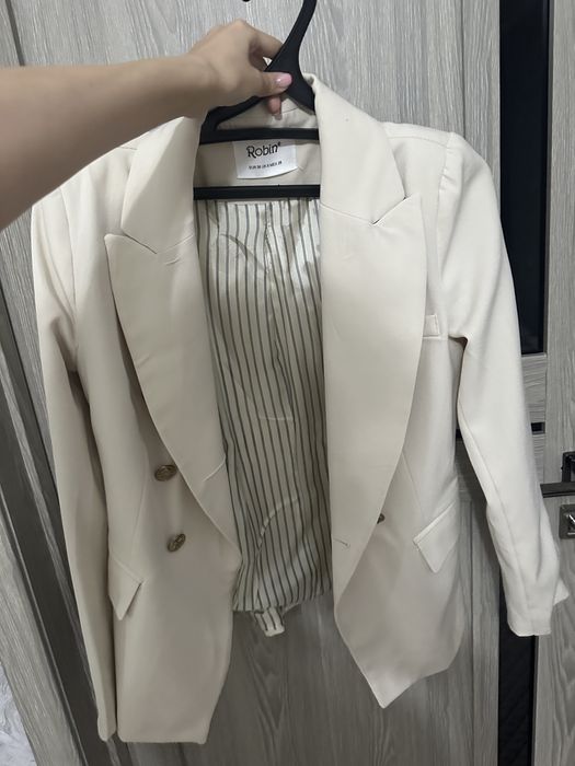 Пиджаки по 3.000 тг