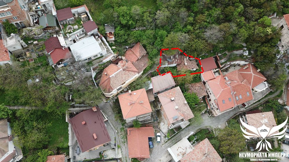 Продавам стара къща 72РЗП с двор 143кв. в гр.Асеновград кв.Чинар