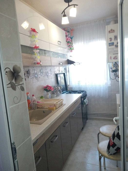 Inchiriez apartament