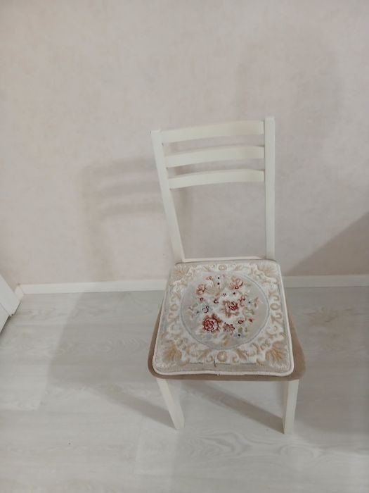 Кухонный стол со стульями