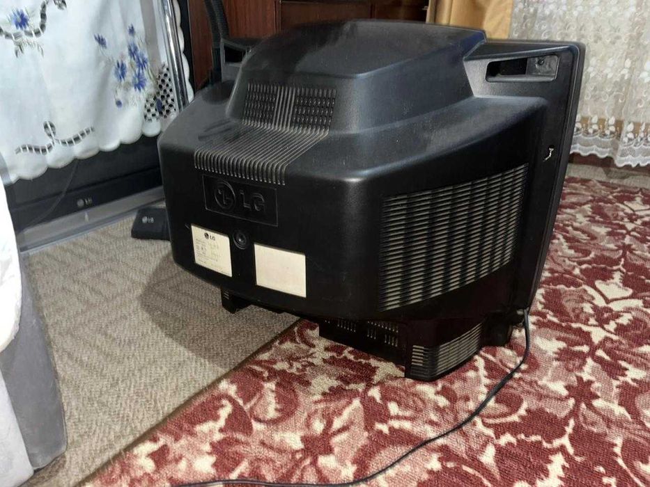 Отдам даром телевизоры