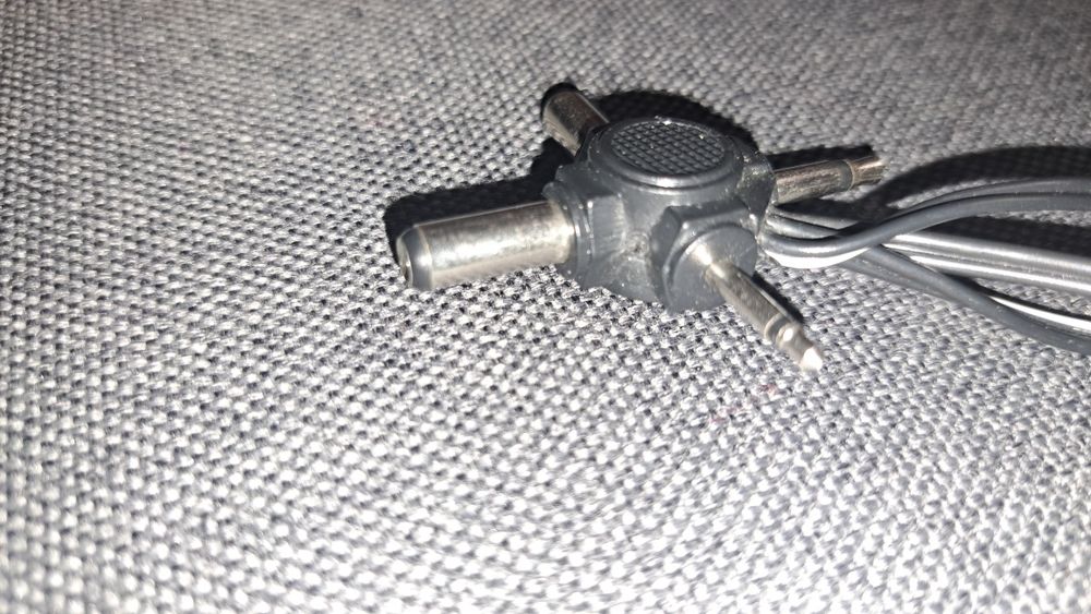 Alimentator universal AC/DC