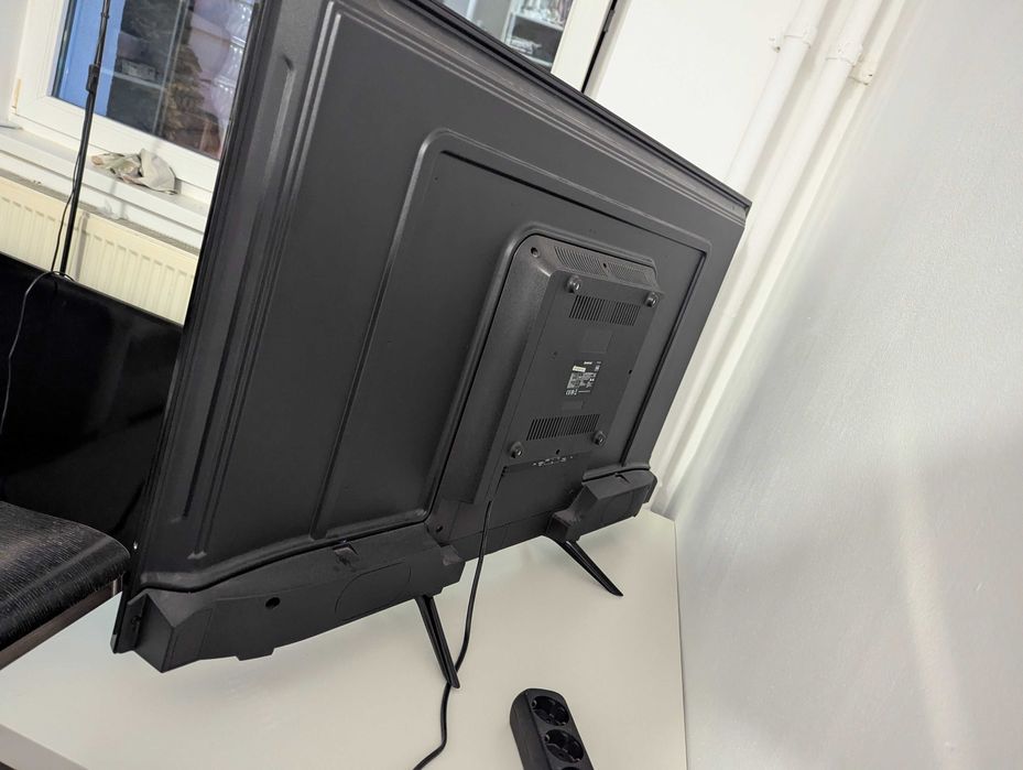 Televizor LED Smart TV VORTEX V43R0213VS, Rezolutie 4K, 109 cm
