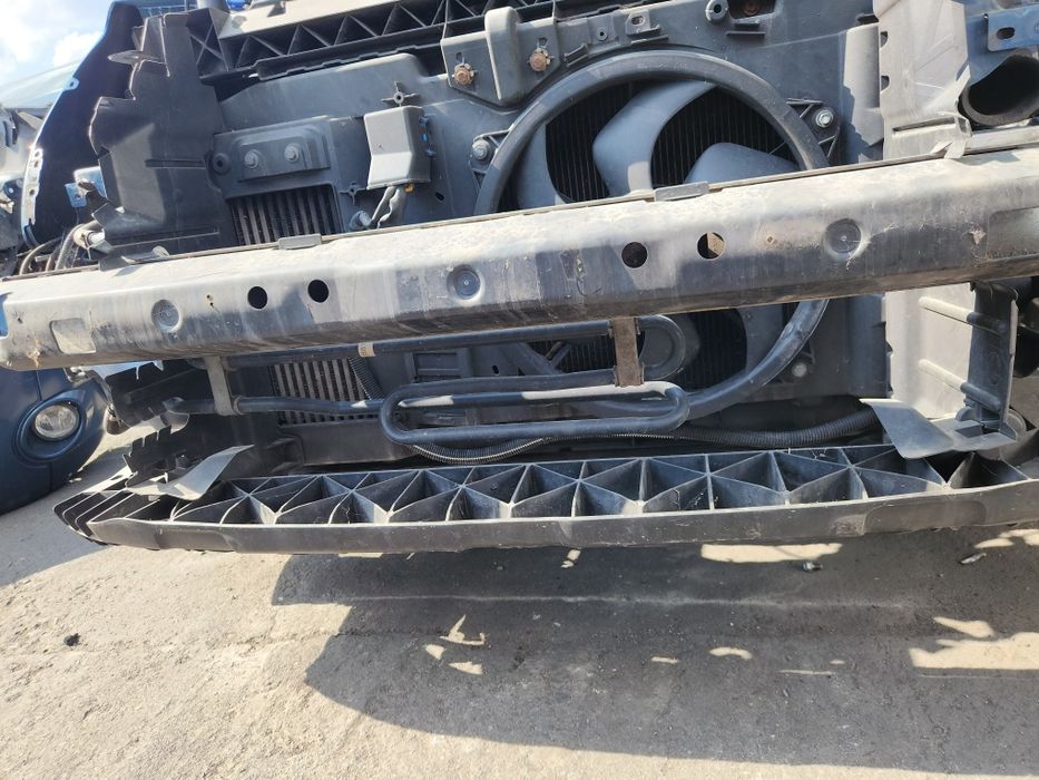 Основа на предна броня за CITROEN Berlingo III