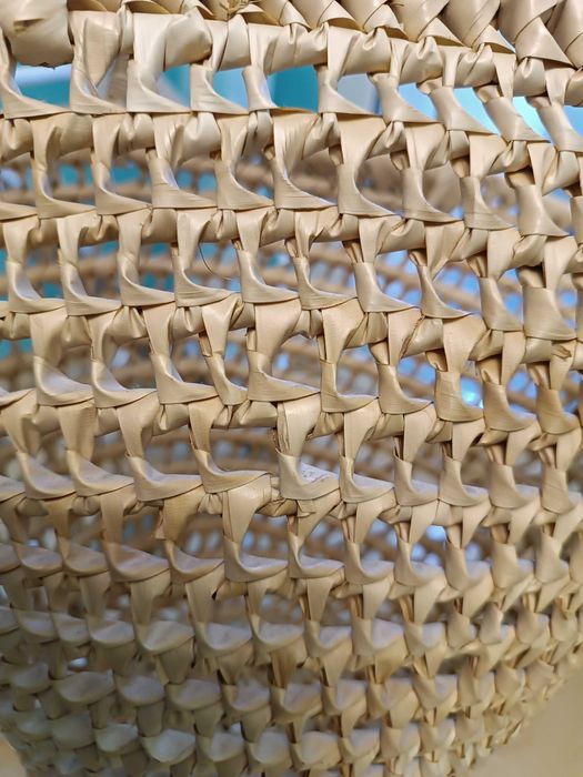 Кошница плетена и гъвкава, от лико