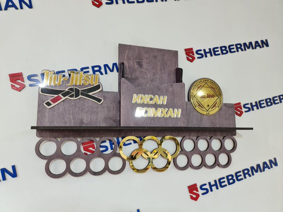 Медальница на заказ