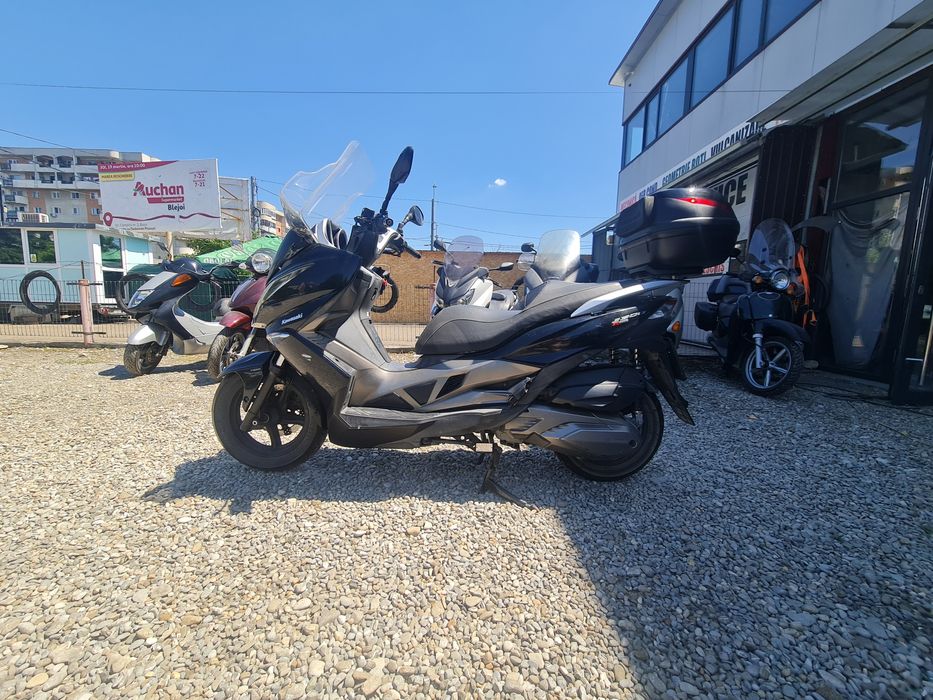 Vind scuter Kawasaki R-300