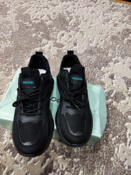 Кроссовки 42 размер.