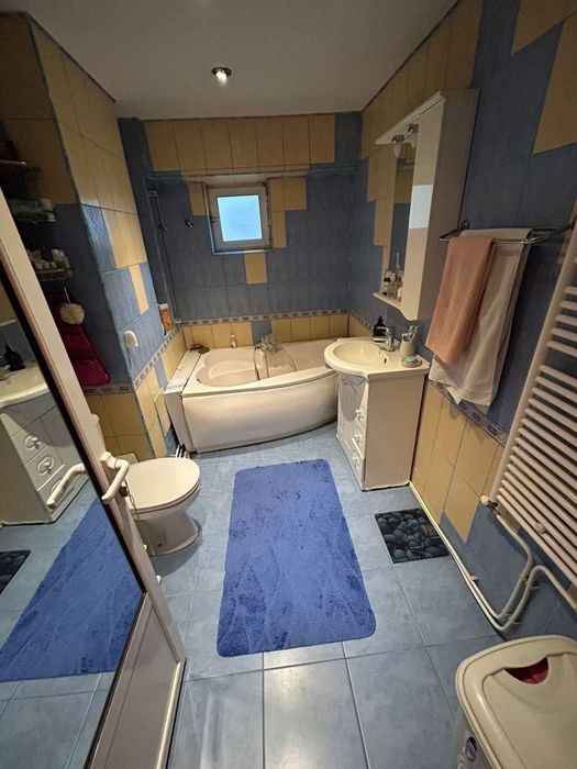 Apartament 4 camere in Roman