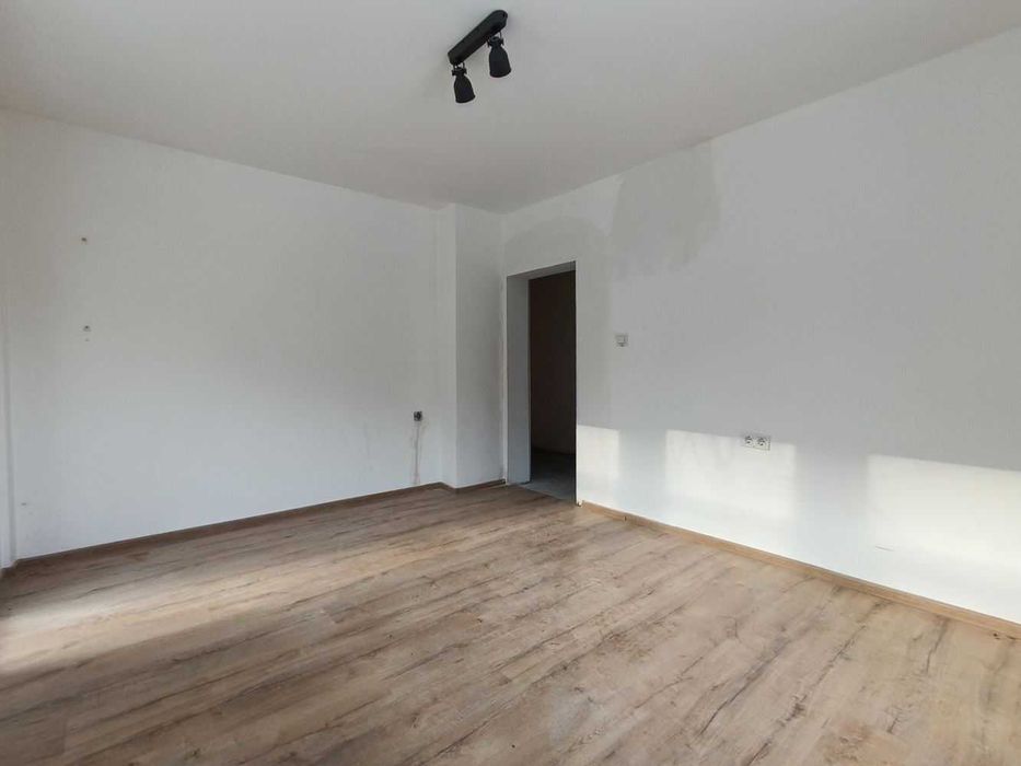 Продава се Тристаен апартамент в Велико Търново, Асенов - 90 кв.м за 566 €/кв.м - Снимка #1