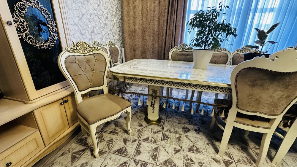 Стол со стульями