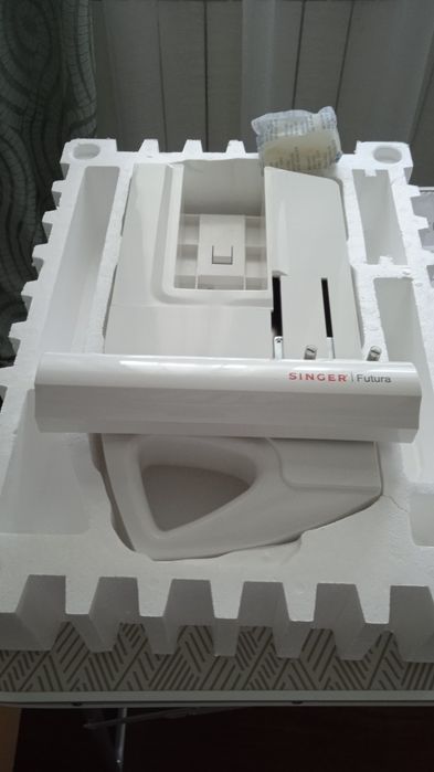 Singer Futura CE 150  noua,  in cutia originala 120V,