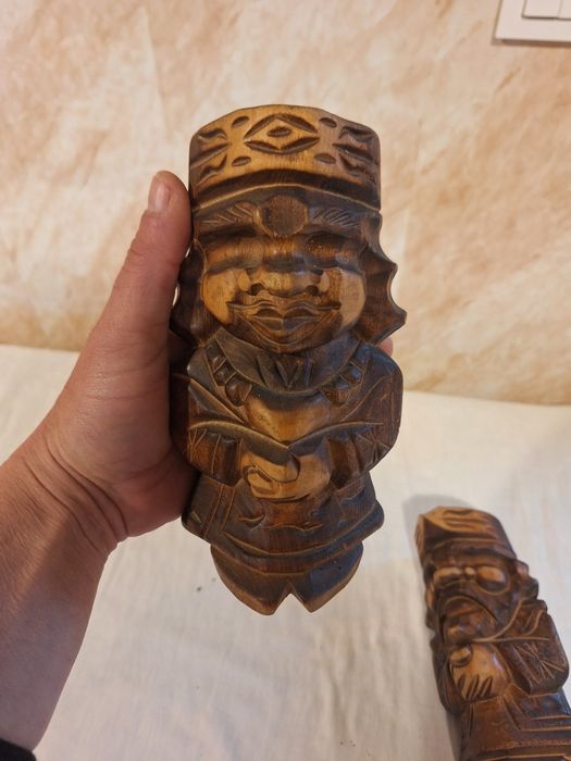 Дървени фигури от екзотично дърво