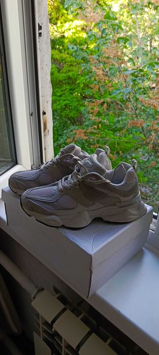 Новые крутые кроссовки 38 размер