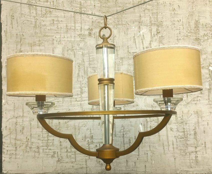 Люстра с тремя плафонами