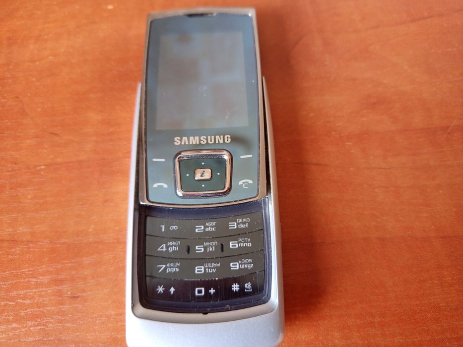 Телефон Самсунг кнопочный, без батарейки