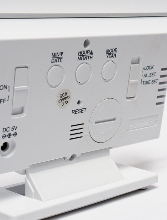 Porno burun va ogiz ustida mushuk bilan otirdi