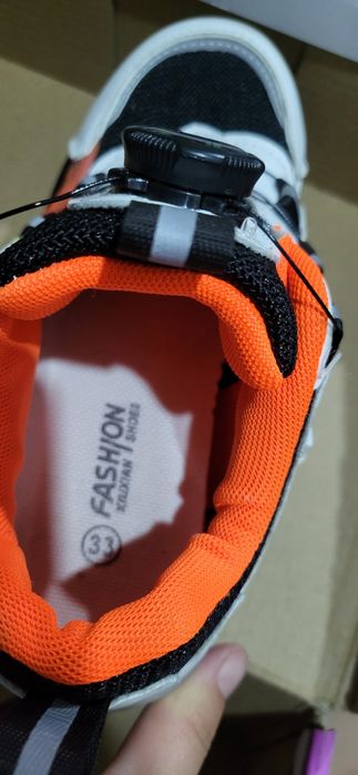 Кроссовки ролики светящиеся 33 р