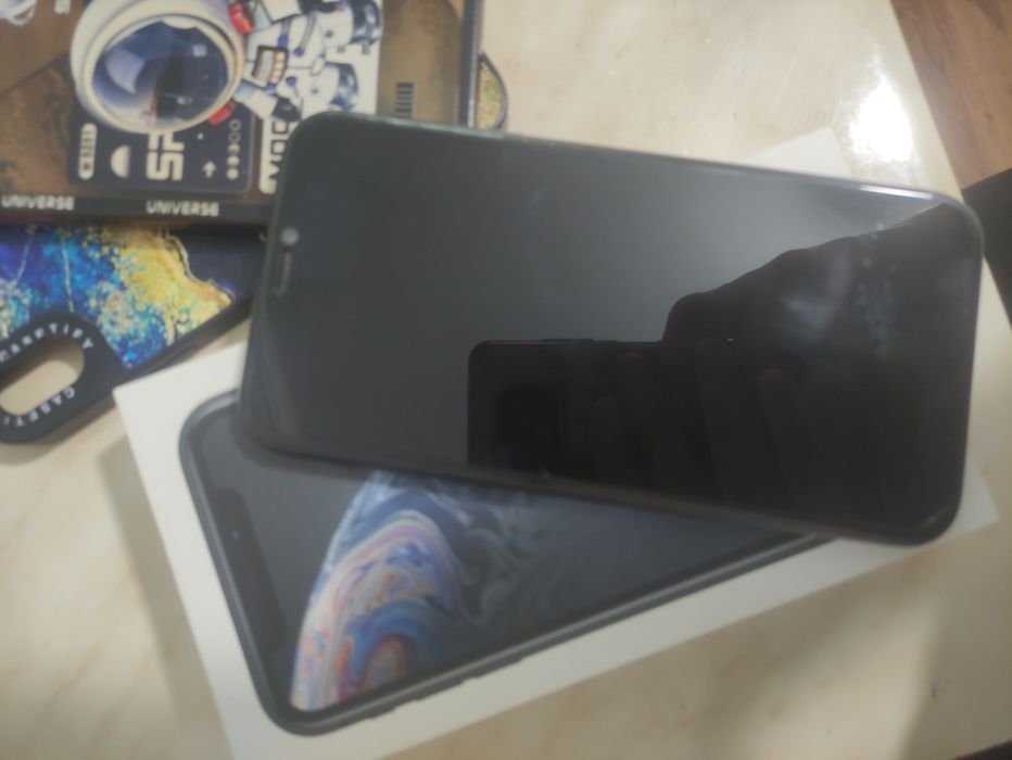 Продам iPhone XR