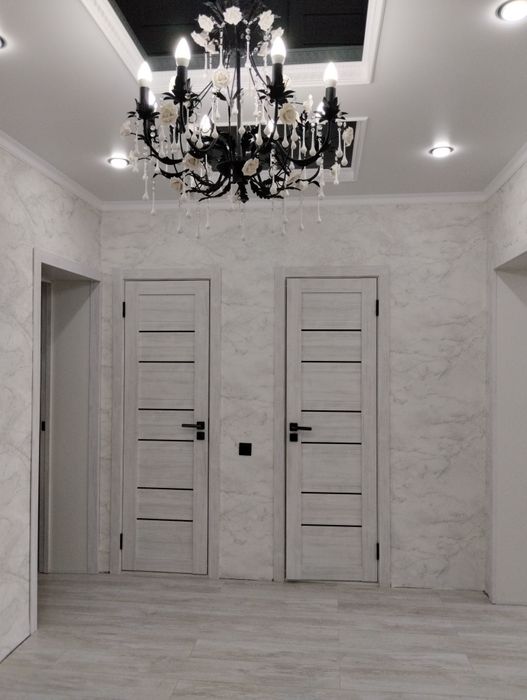 Поклейка обоев и галтелейей