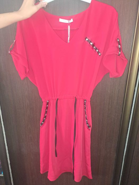 Летнее красное платье