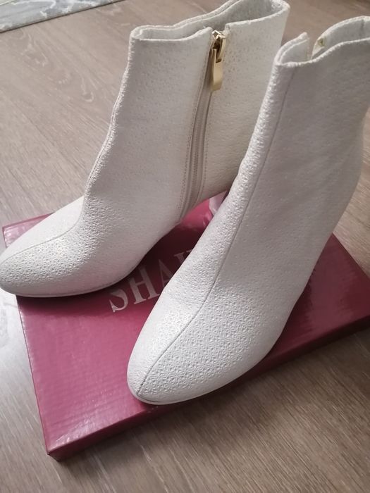 Продам полусапожки белые женские
