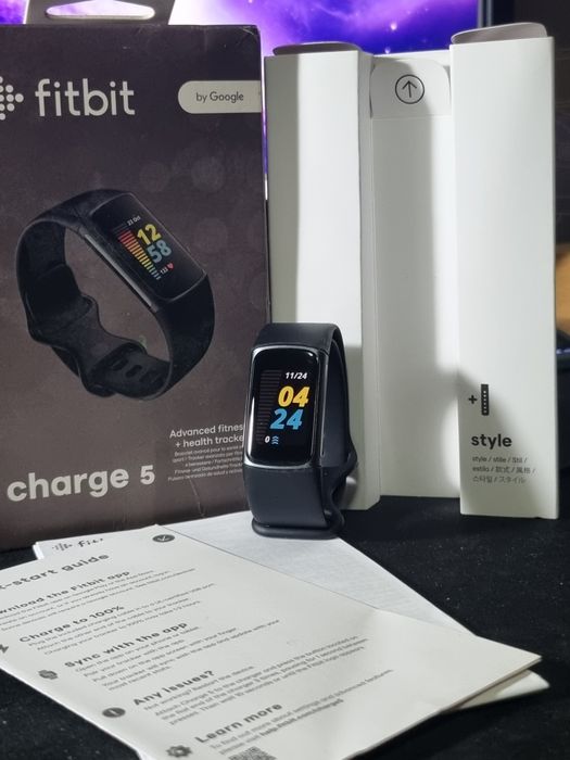 Fitbit Charge 5 smartwatch fitness