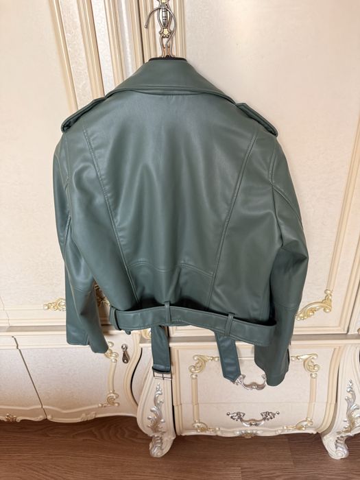 Продам куртку Zara , размер L 44-46