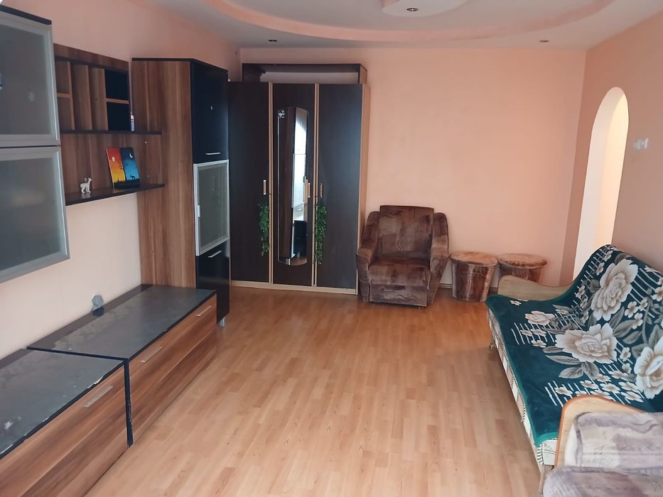 Închiriez apartament