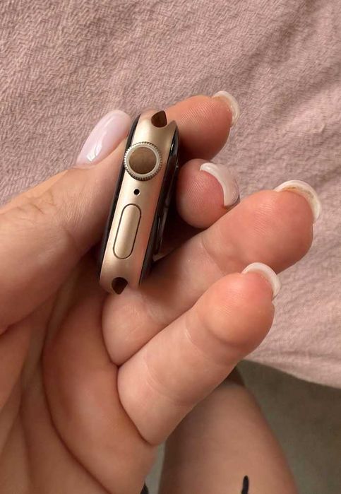 Iwatch Series 5 40 mm с подарък Безжична зарядна станция 3 в 1