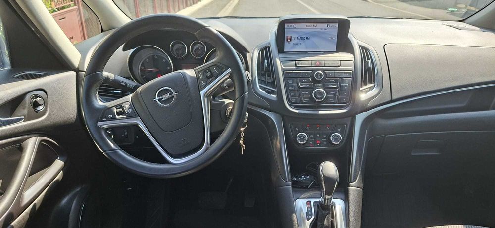 Vand Opel Zafira Tourer diesel 2.0 - 165CP - 7 locuri din 2012