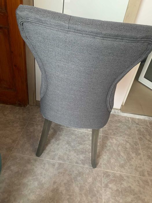 Продавам трепезни столове - английски 2 броя