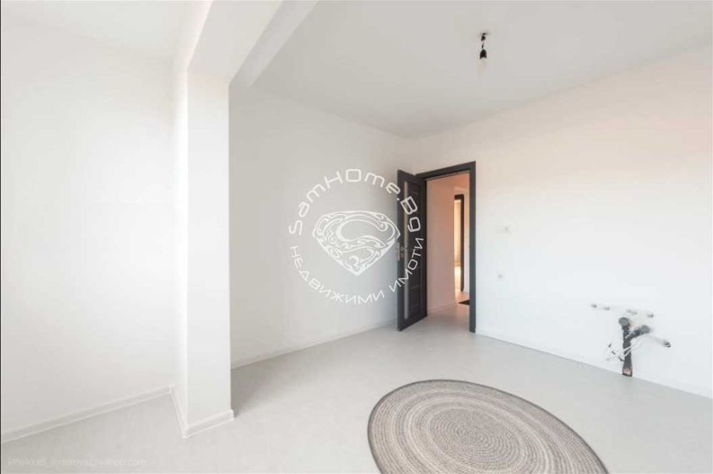 Продава се Четиристаен апартамент в Варна, Цветен квартал - 82 кв.м за 1903 €/кв.м - Снимка #5