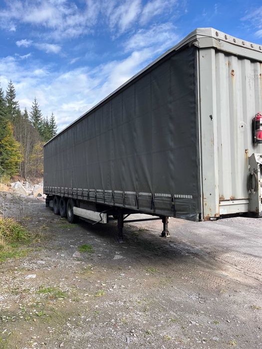 Semiremorca cu prelata
