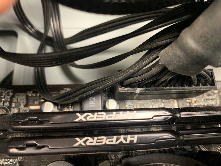 Компютърна конфигурация I5/8GB/SSD