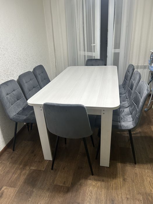 Стол со стульями