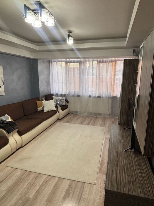 Vând apartament 4 camere