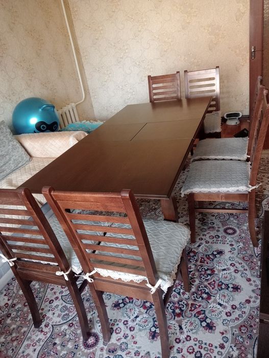 Стол со стульями