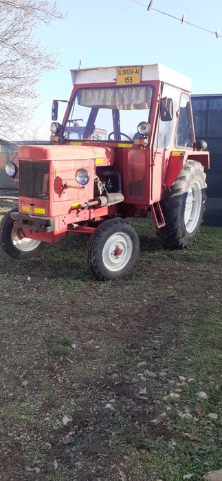 Vând tractor Renault 45 cp