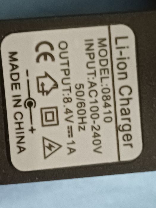 Incarcator baterii li ion 8,4v  1A perfect functional

#7