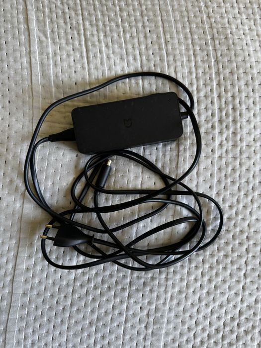 Продам эелктросамокат xiaomi mi essential