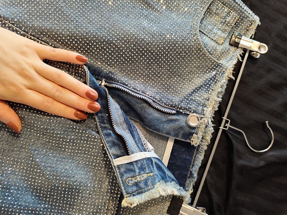 Blugi cu cristale sclipici