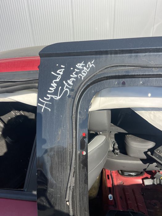 Врата Hyundai Staria 2022г
